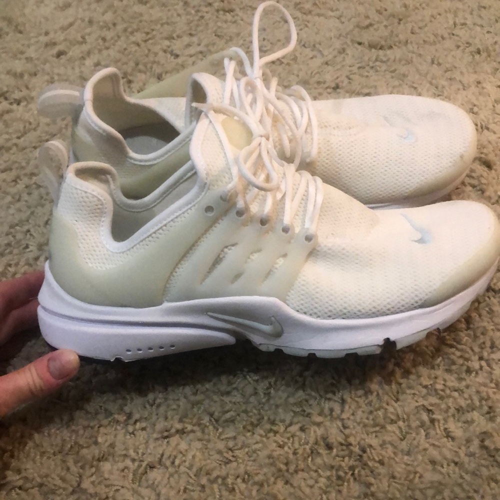 Women’s Nikes size 9